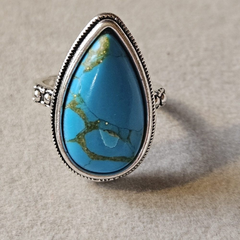 Vintage Waterdrop Shaped Ring with Turquoise size 7 NWT